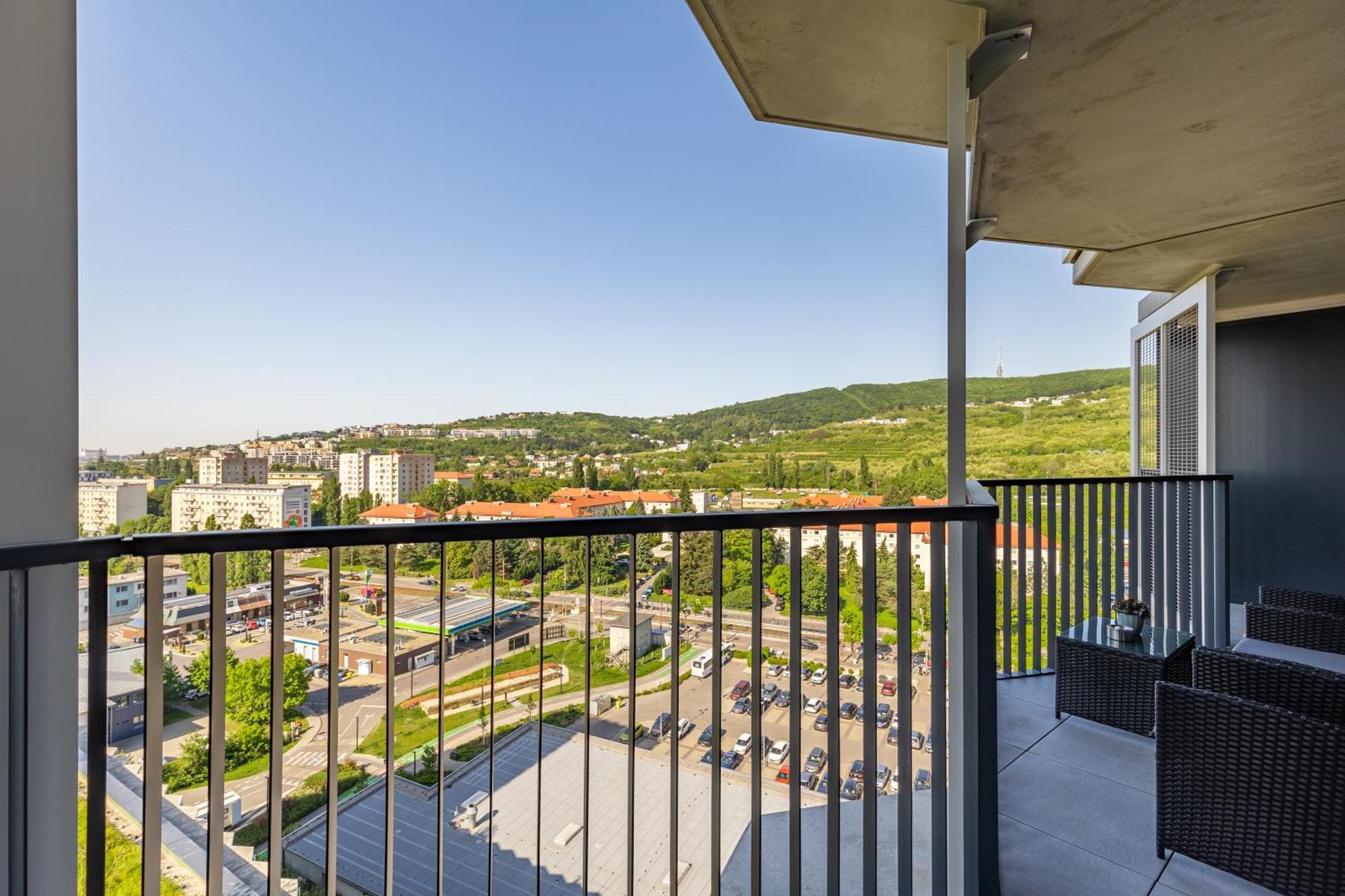 Bnb Slovakia Guthaus 64D Bratislava Luaran gambar
