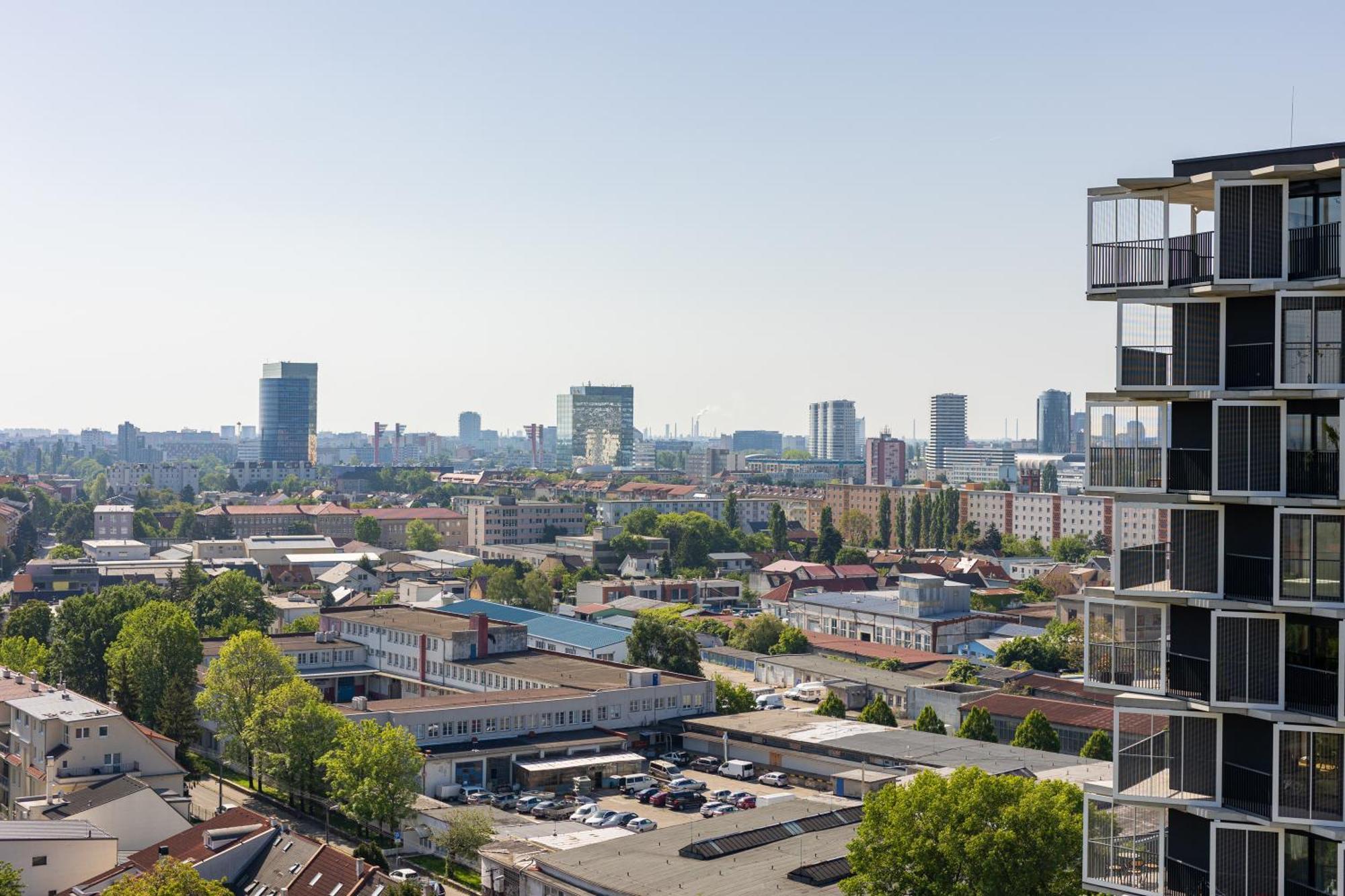 Bnb Slovakia Guthaus 64D Bratislava Luaran gambar